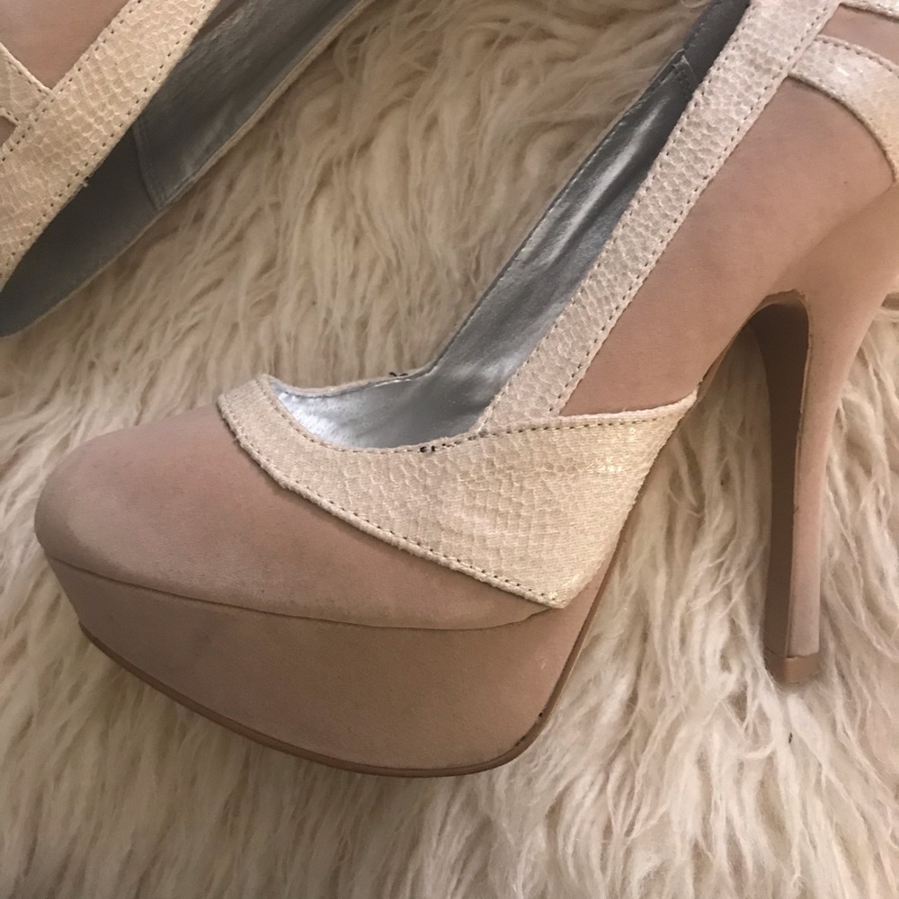 Gorgeous Heels 💕 - Picture 2 of 7